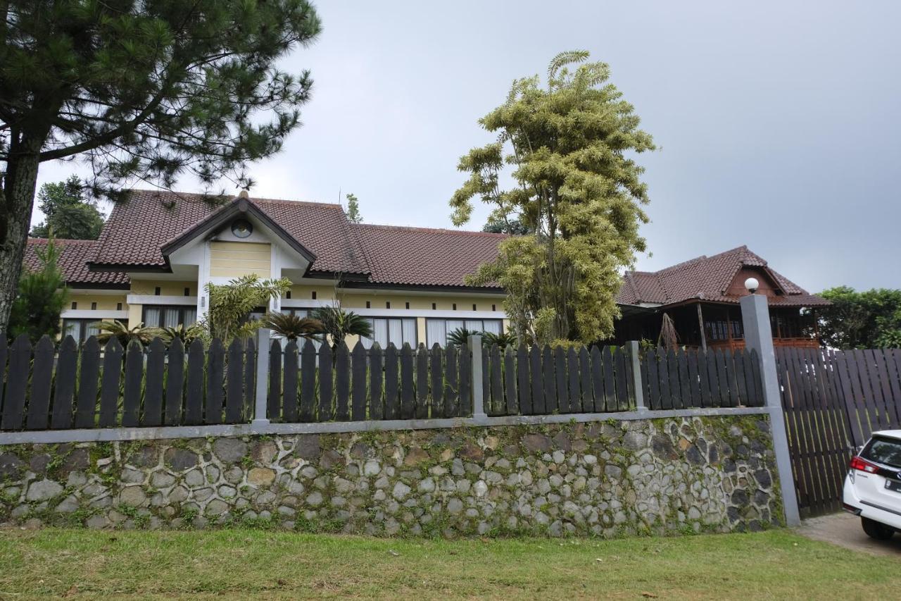 Aldeoz Villa Ciater Sarireja Exteriör bild