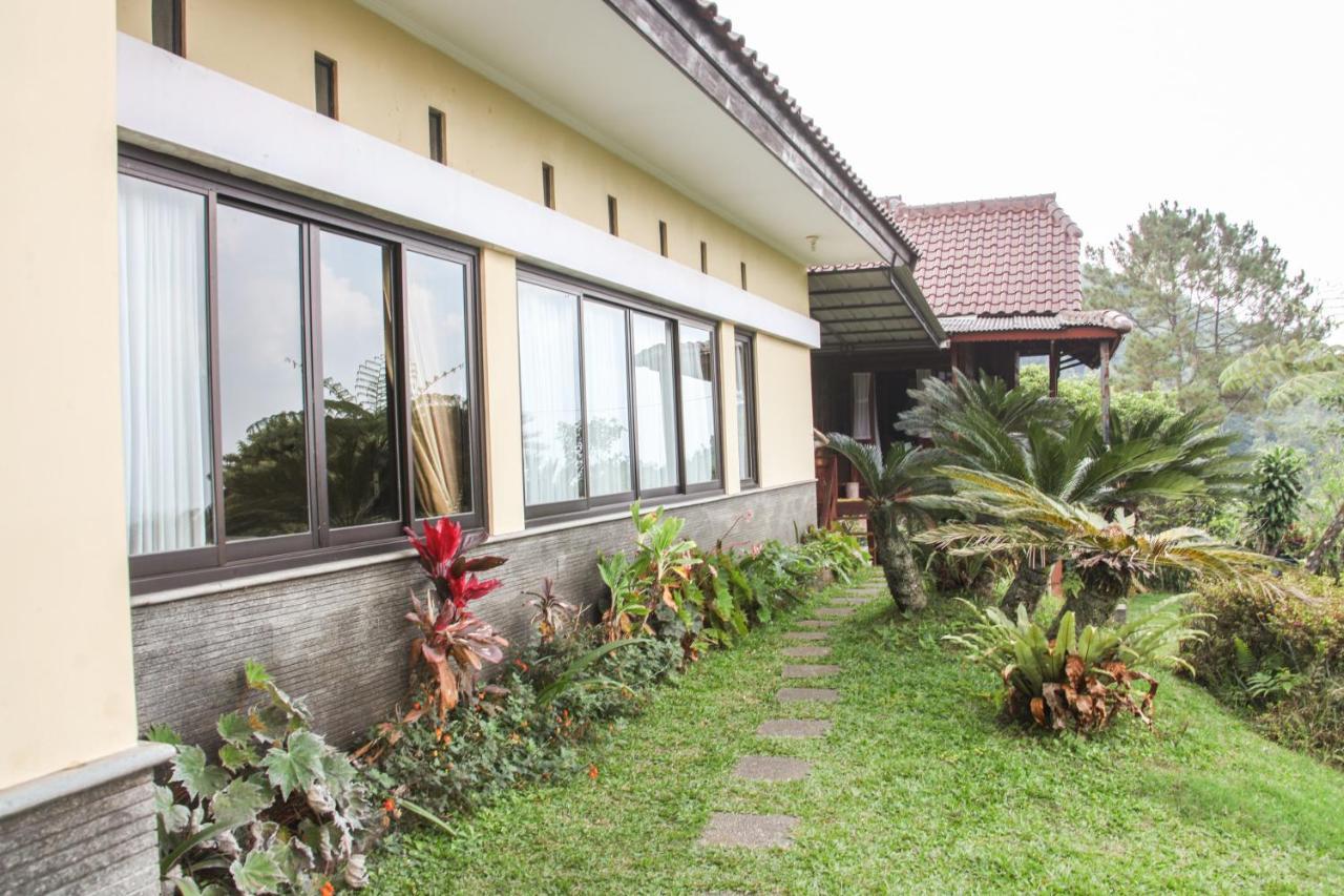Aldeoz Villa Ciater Sarireja Exteriör bild